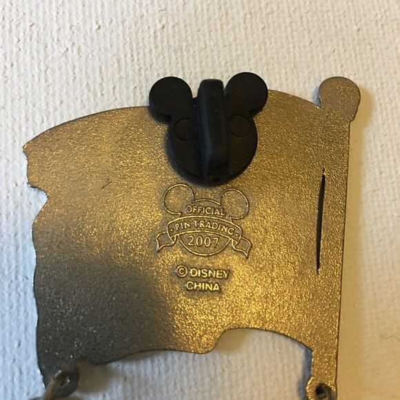 Vintage 2007 Disney Pin  - Picture 2 of 3